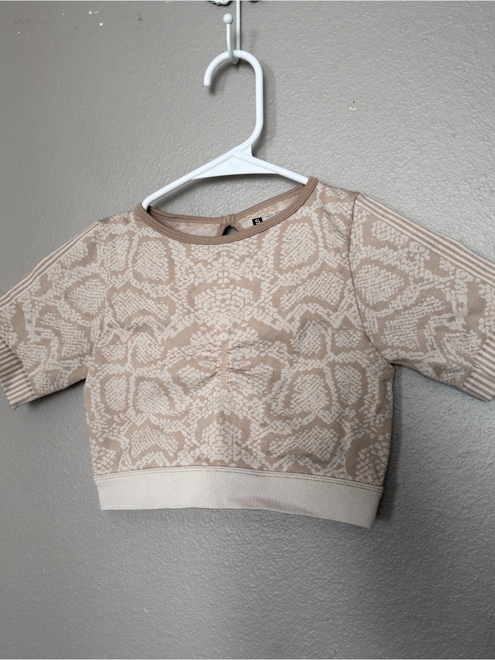 Short Sleeve Beige snake print Patterned Top and leggings set